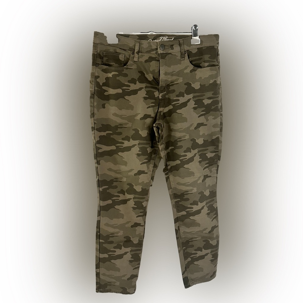 Universal Thread Women's High Rise Camouflage Jeans